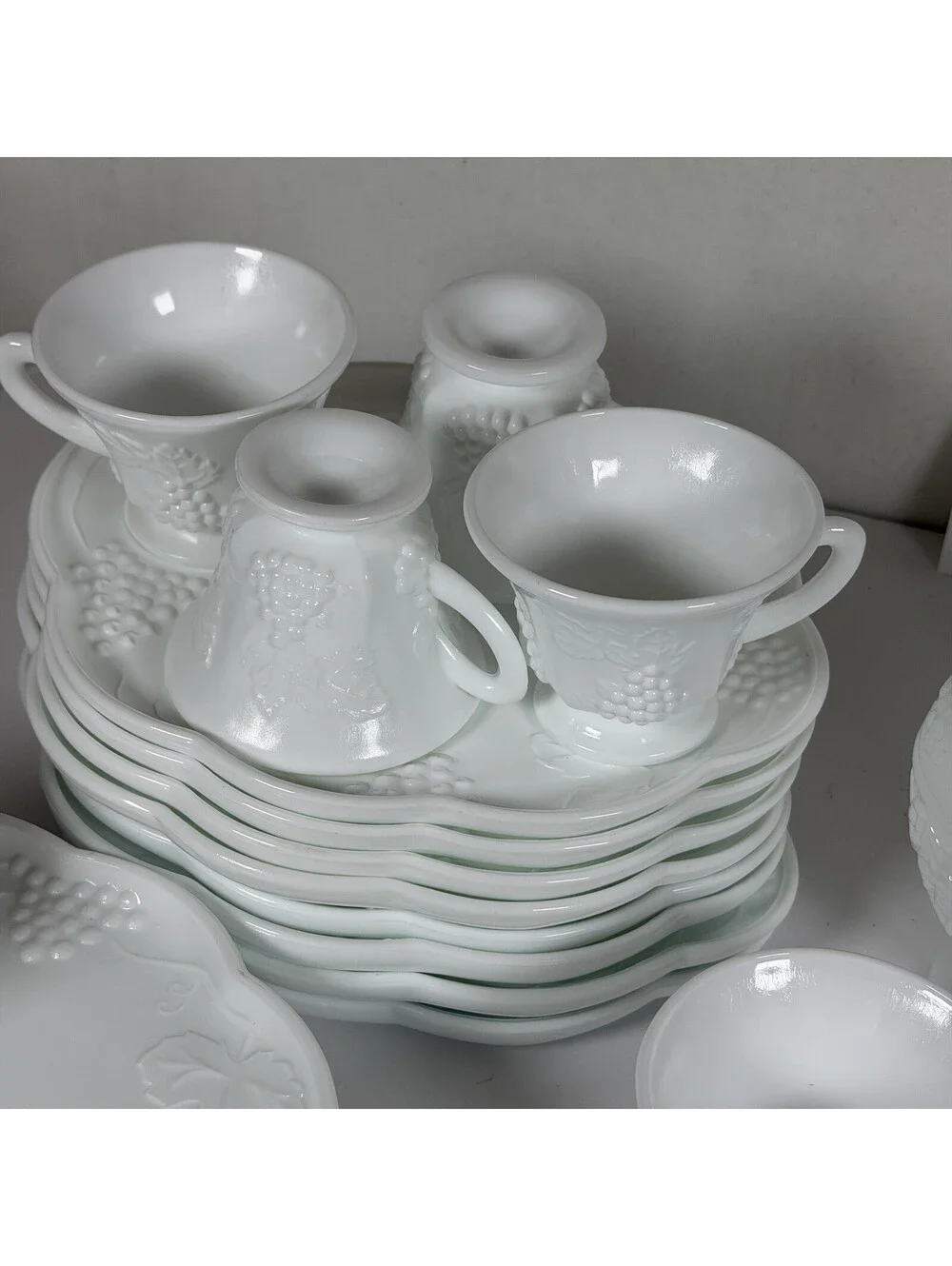 Vintage Imperial Glass Milk Glass Harvest Grape 28pc Set S-3 White Dinnerware